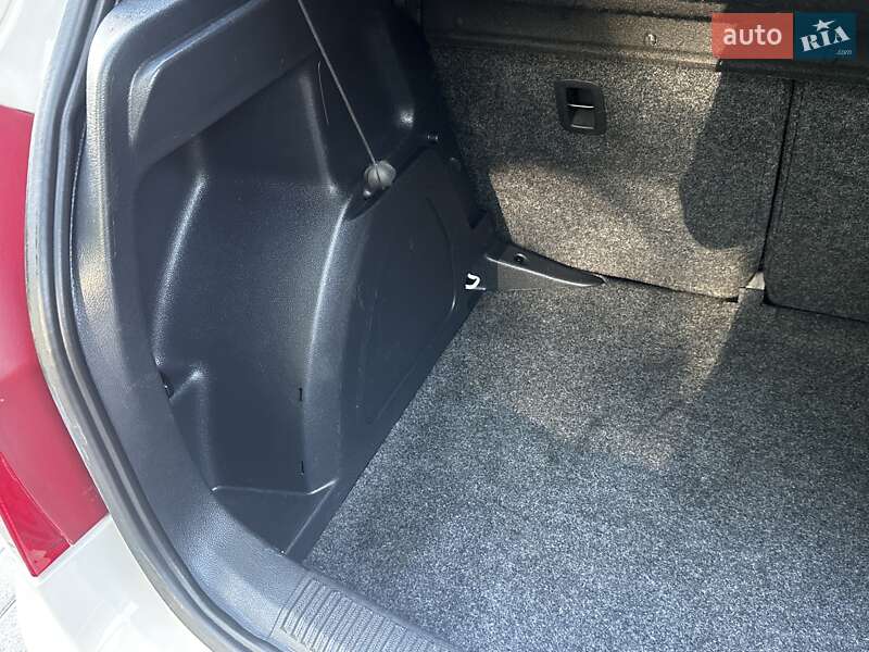 Хэтчбек Skoda Fabia 2011 в Дрогобыче