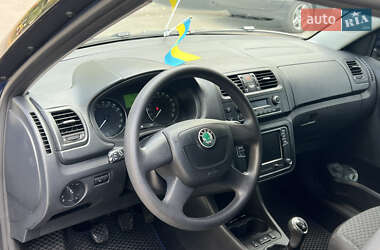 Хэтчбек Skoda Fabia 2010 в 