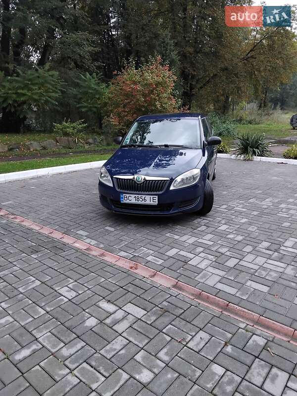 Хэтчбек Skoda Fabia 2011 в 