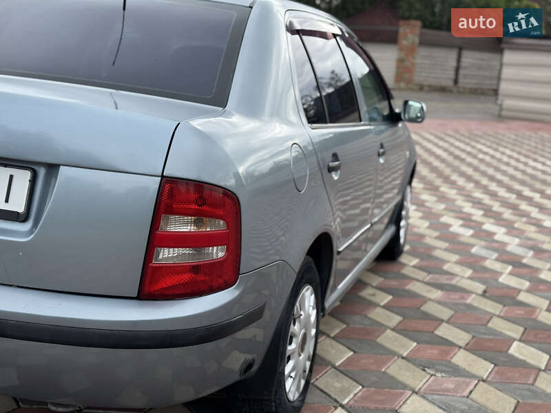 Седан Skoda Fabia 2003 в Черновцах