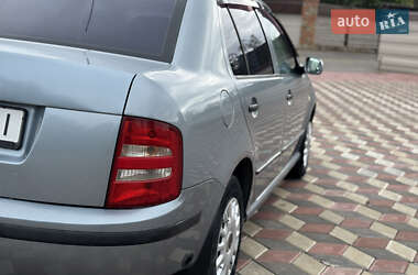 Седан Skoda Fabia 2003 в 
