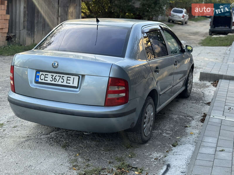 Седан Skoda Fabia 2003 в Черновцах