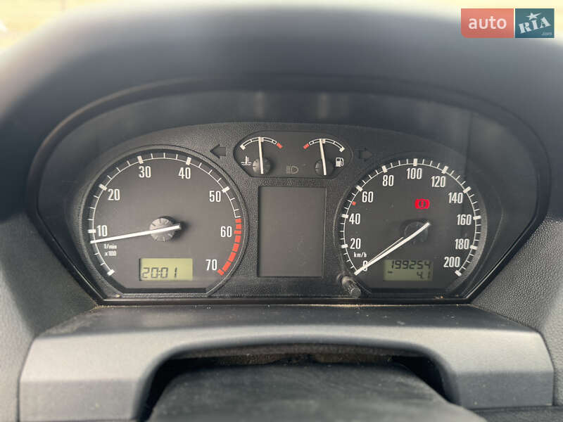 Седан Skoda Fabia 2003 в Черновцах