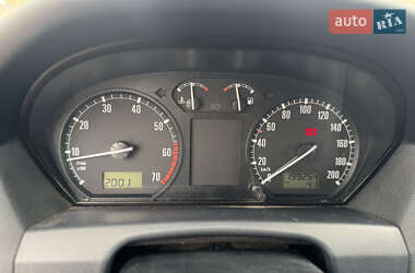 Седан Skoda Fabia 2003 в 