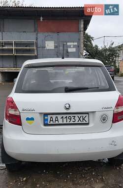 Хэтчбек Skoda Fabia 2014 в 