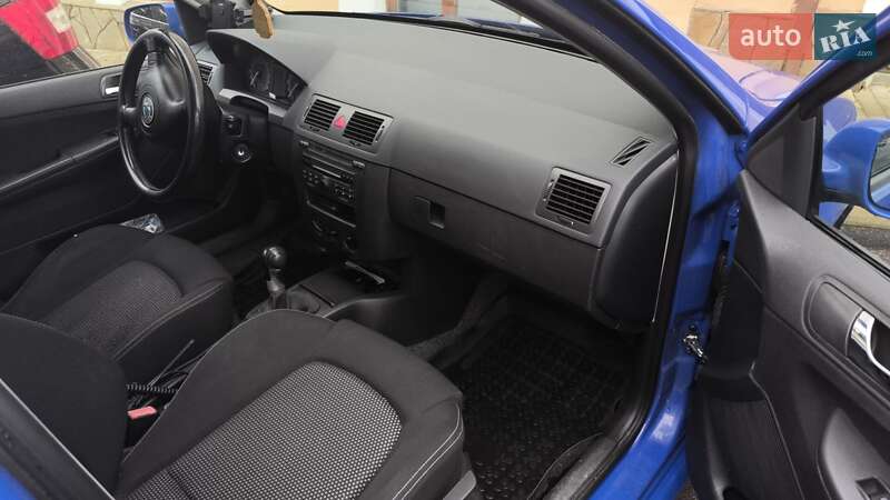 Універсал Skoda Fabia 2006 в Чернівцях