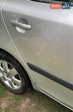 Хэтчбек Skoda Fabia 2011 в 