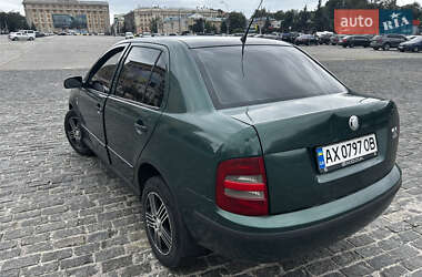 Седан Skoda Fabia 2001 в 