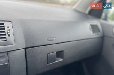 Седан Skoda Fabia 2003 в 