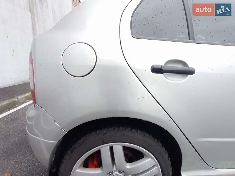 Хэтчбек Skoda Fabia 2005 в Киеве