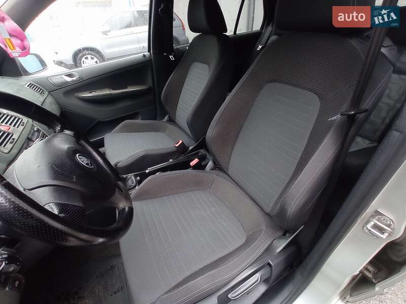 Хэтчбек Skoda Fabia 2005 в Киеве