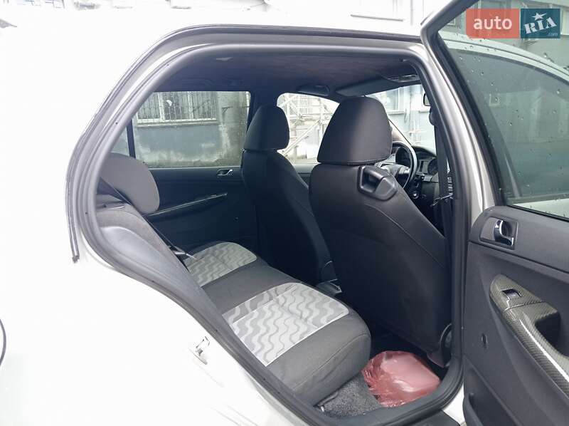 Хэтчбек Skoda Fabia 2005 в Киеве