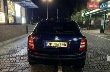 Хэтчбек Skoda Fabia 2003 в 