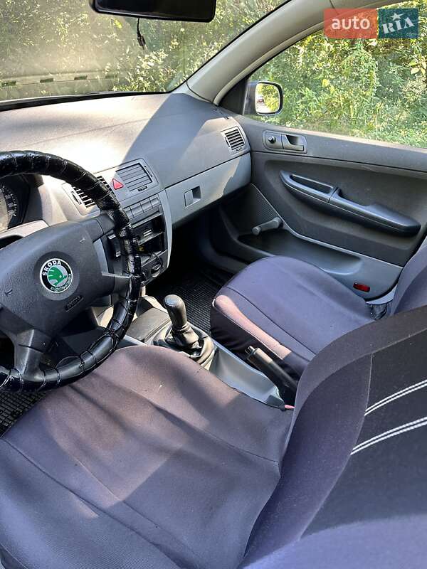 Хэтчбек Skoda Fabia 2003 в Киеве