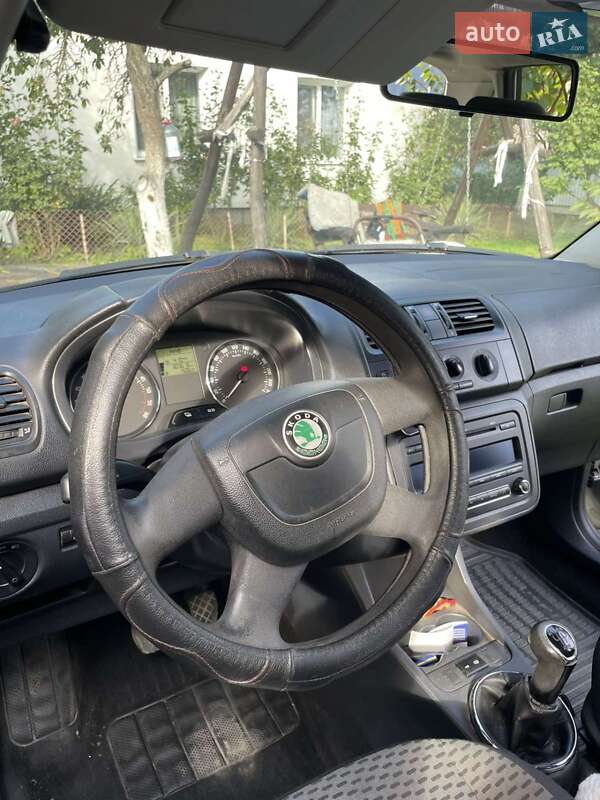 Хэтчбек Skoda Fabia 2011 в Луцке