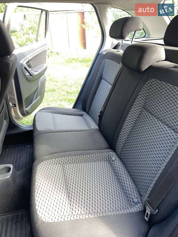 Хэтчбек Skoda Fabia 2011 в Луцке