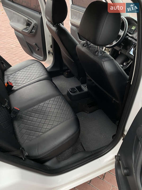 Хэтчбек Skoda Fabia 2011 в Ровно фото 4 Хэтчбек Skoda Fabia 2011 в Ровно