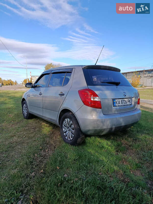 Хэтчбек Skoda Fabia 2011 в Киеве