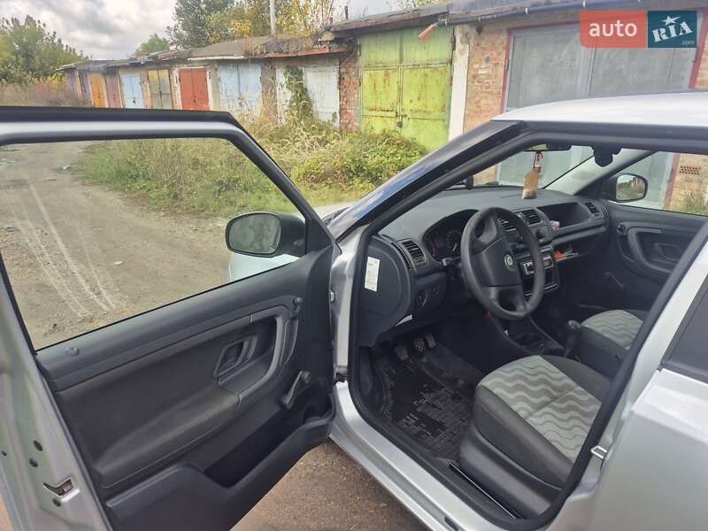 Хэтчбек Skoda Fabia 2008 в Нововолынске