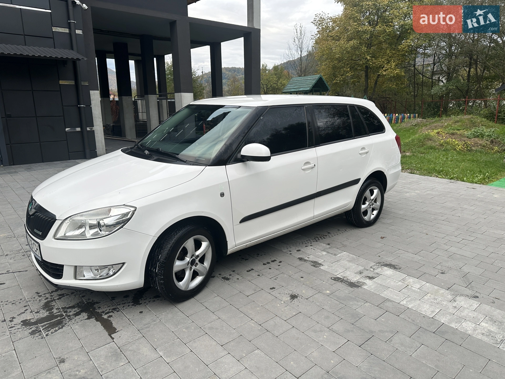 2011 Skoda Fabia - мініатюра 2
