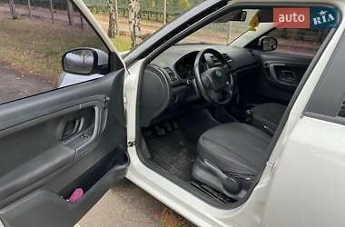 Хэтчбек Skoda Fabia 2012 в 