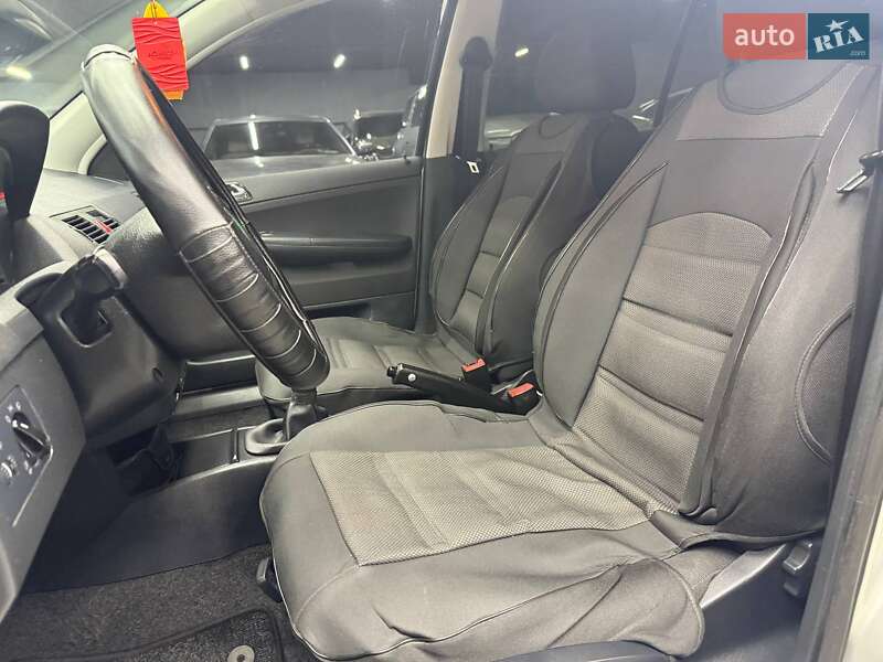 Универсал Skoda Fabia 2004 в Черновцах