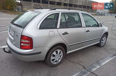 Универсал Skoda Fabia 2003 в  фото 2 Универсал Skoda Fabia 2003 в