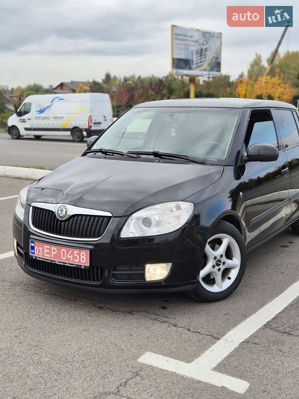Хэтчбек Skoda Fabia 2009 в Луцке
