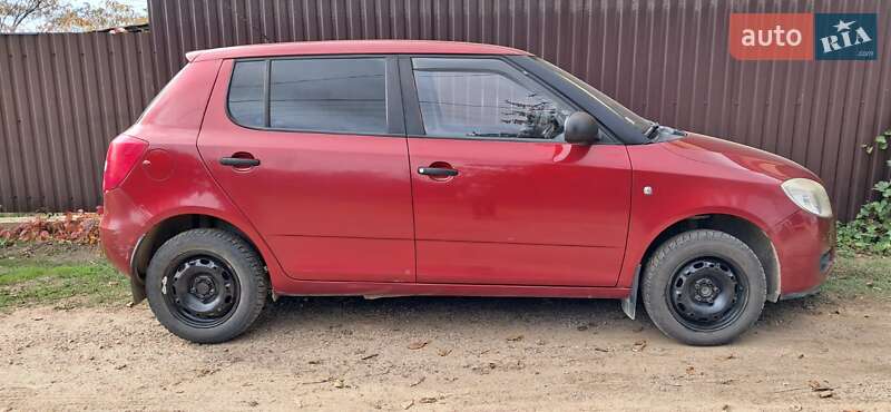 Хэтчбек Skoda Fabia 2008 в  фото Хэтчбек Skoda Fabia 2008 в
