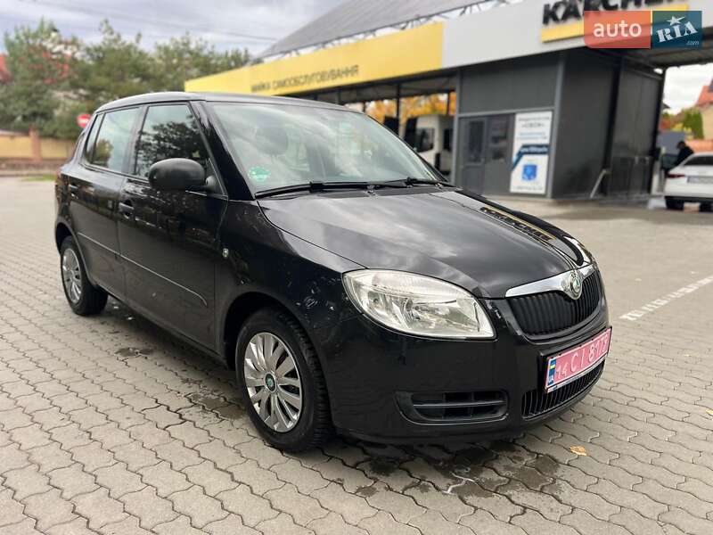 Хэтчбек Skoda Fabia 2008 в Луцке