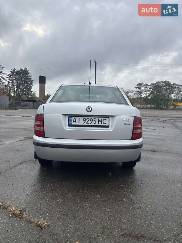 Седан Skoda Fabia 2004 в Ірпені
