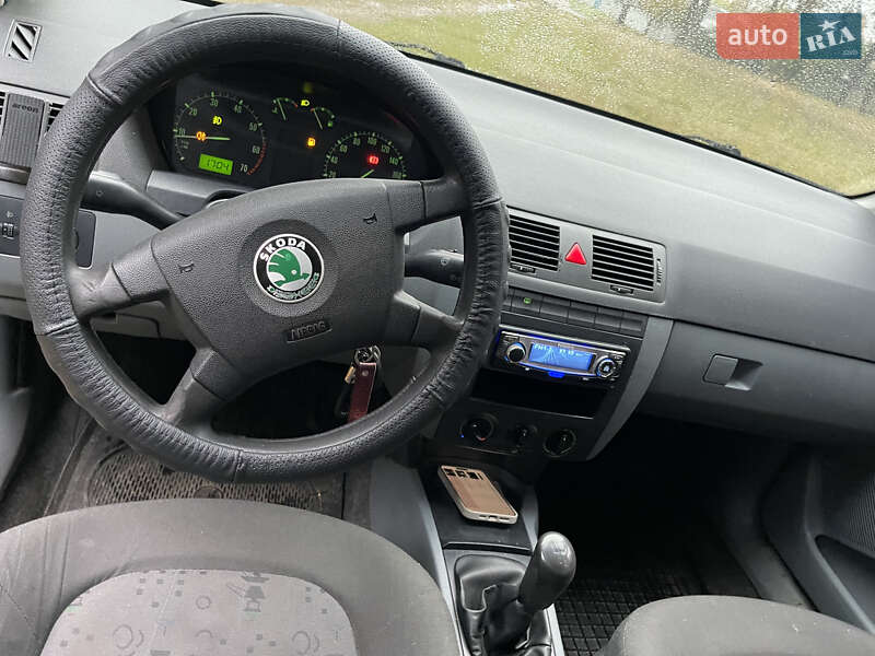 Хетчбек Skoda Fabia 2004 в Чернігові