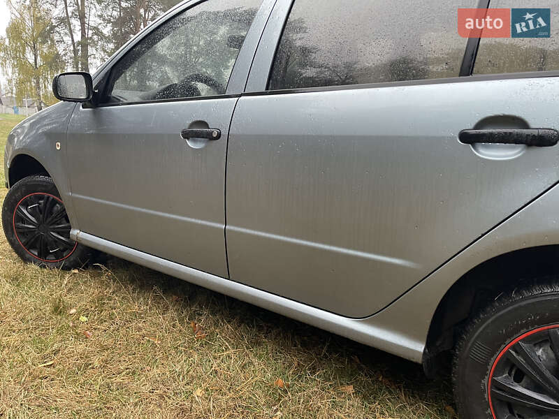 Хетчбек Skoda Fabia 2004 в Чернігові
