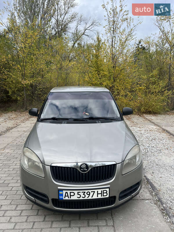 Хэтчбек Skoda Fabia 2009 в  фото Хэтчбек Skoda Fabia 2009 в