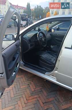 Хэтчбек Skoda Fabia 2001 в  фото 6 Хэтчбек Skoda Fabia 2001 в