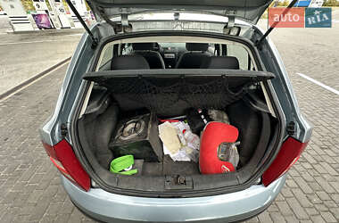 Хэтчбек Skoda Fabia 2002 в 
