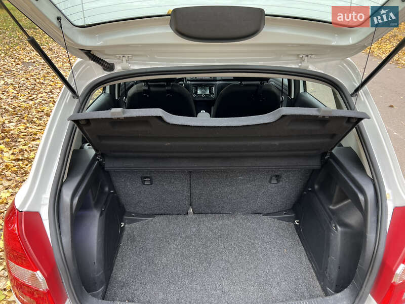 Хетчбек Skoda Fabia 2013 в Чернівцях