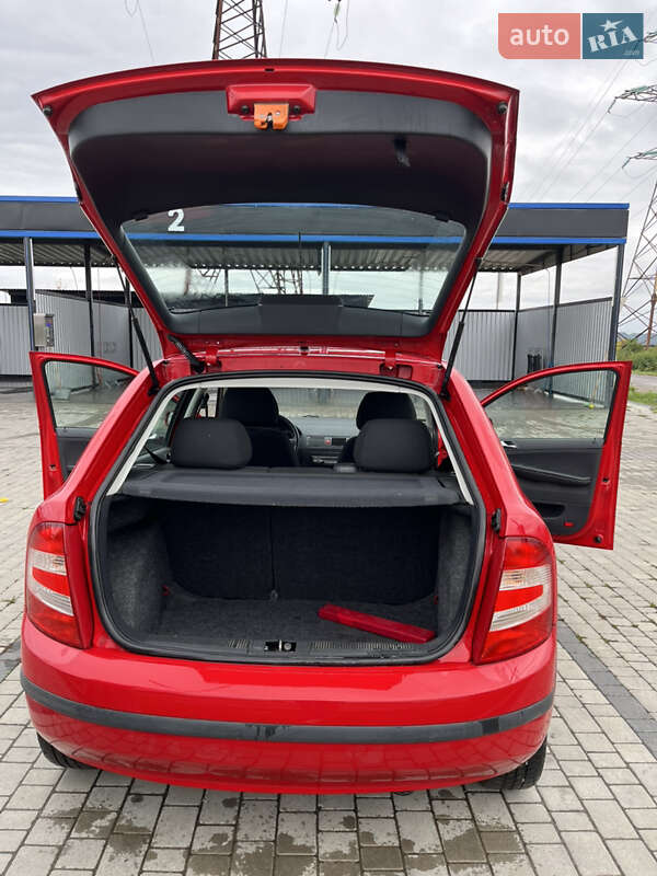 Хэтчбек Skoda Fabia 2006 в Долине