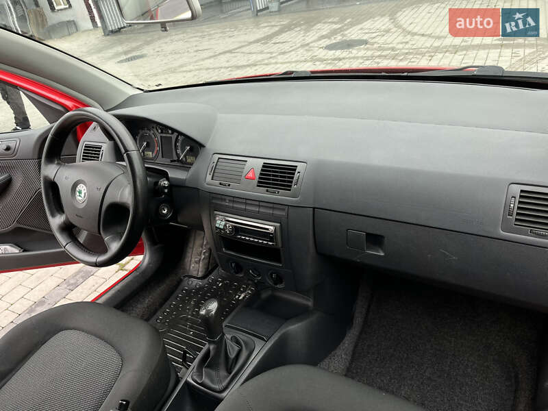 Хэтчбек Skoda Fabia 2006 в Долине