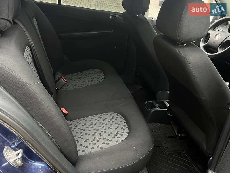 Хэтчбек Skoda Fabia 2007 в Днепре