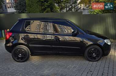 Хэтчбек Skoda Fabia 2010 в 