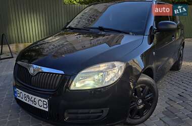 Хэтчбек Skoda Fabia 2010 в 