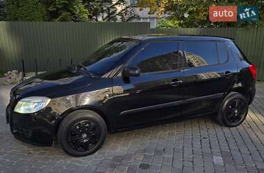 Хэтчбек Skoda Fabia 2010 в 