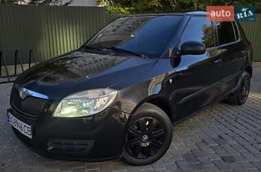 Хэтчбек Skoda Fabia 2010 в 