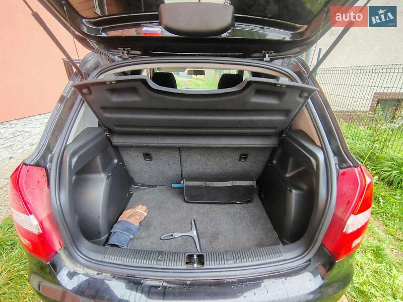 Хетчбек Skoda Fabia 2012 в Ужгороді