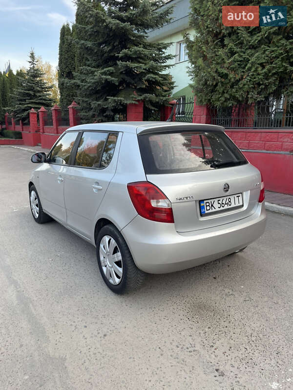 Хэтчбек Skoda Fabia 2014 в Ровно