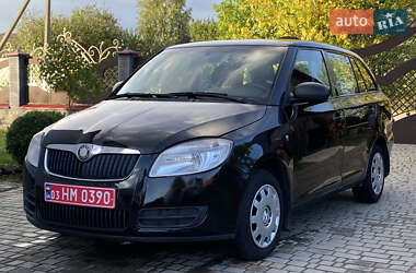 Универсал Skoda Fabia 2009 в  фото 3 Универсал Skoda Fabia 2009 в