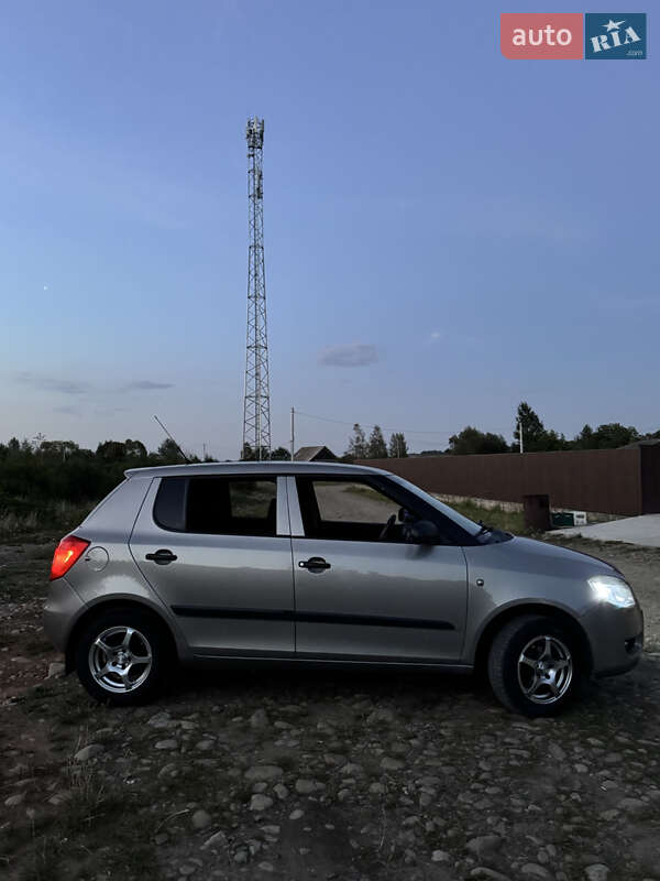 Хетчбек Skoda Fabia 2008 в Перегінське