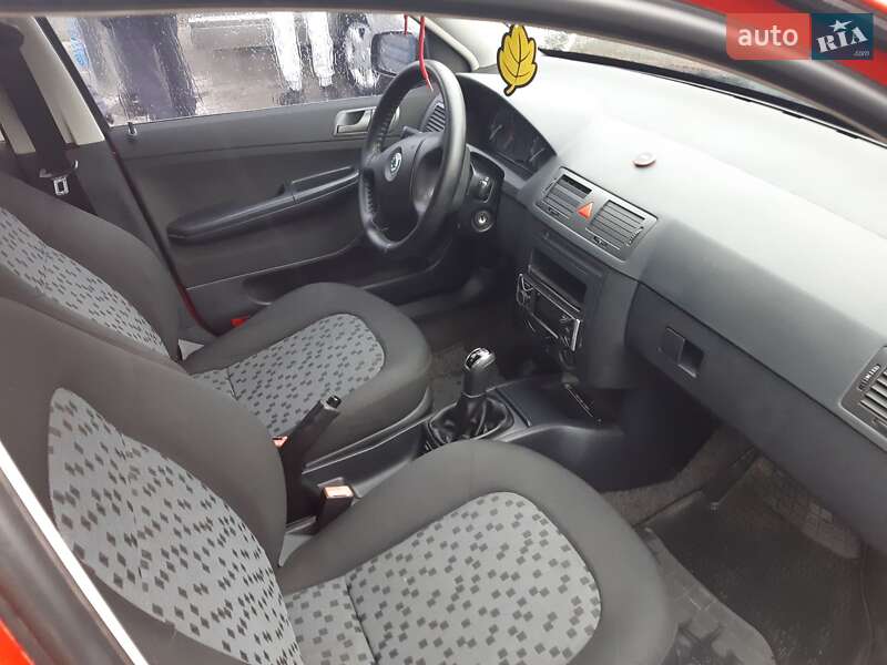 Хэтчбек Skoda Fabia 2006 в Чернигове