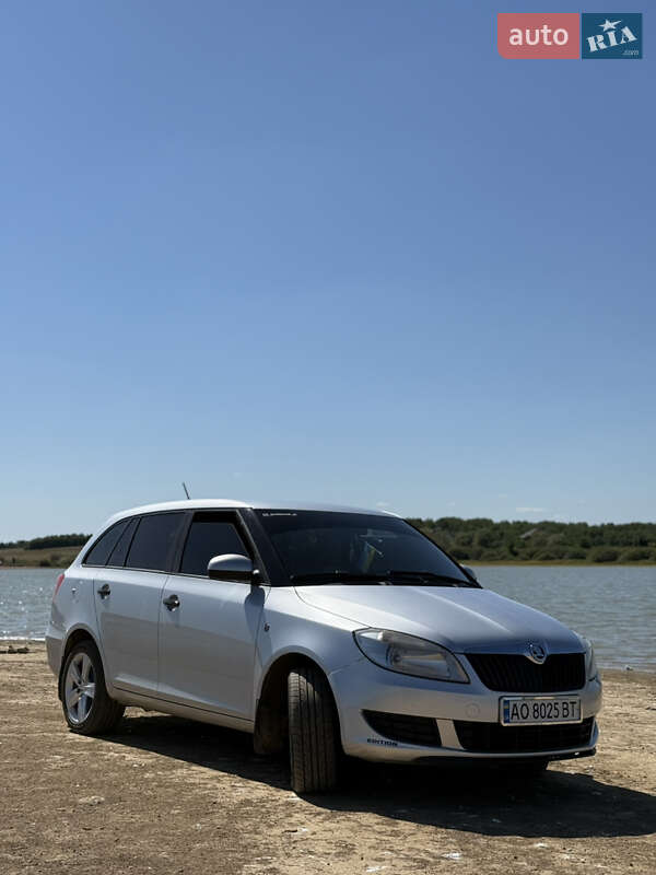 Универсал Skoda Fabia 2011 в Обаве